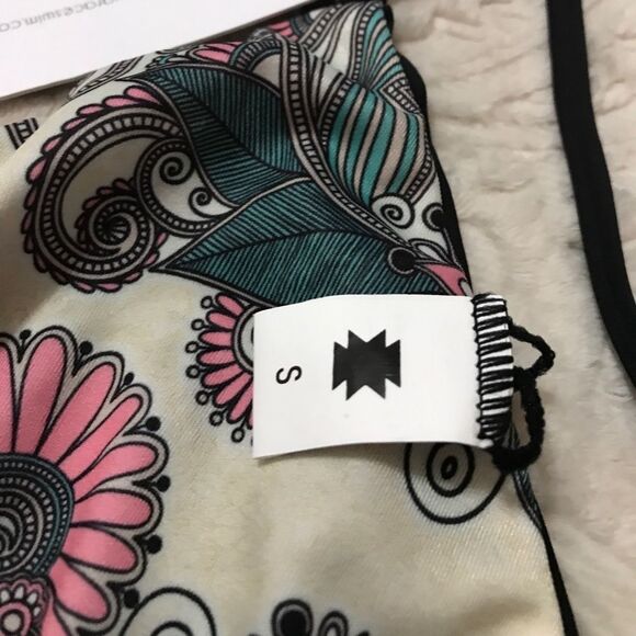 Mary Grace Swim Triangle Reversible Bikini Top nwt - Picture 4 of 6